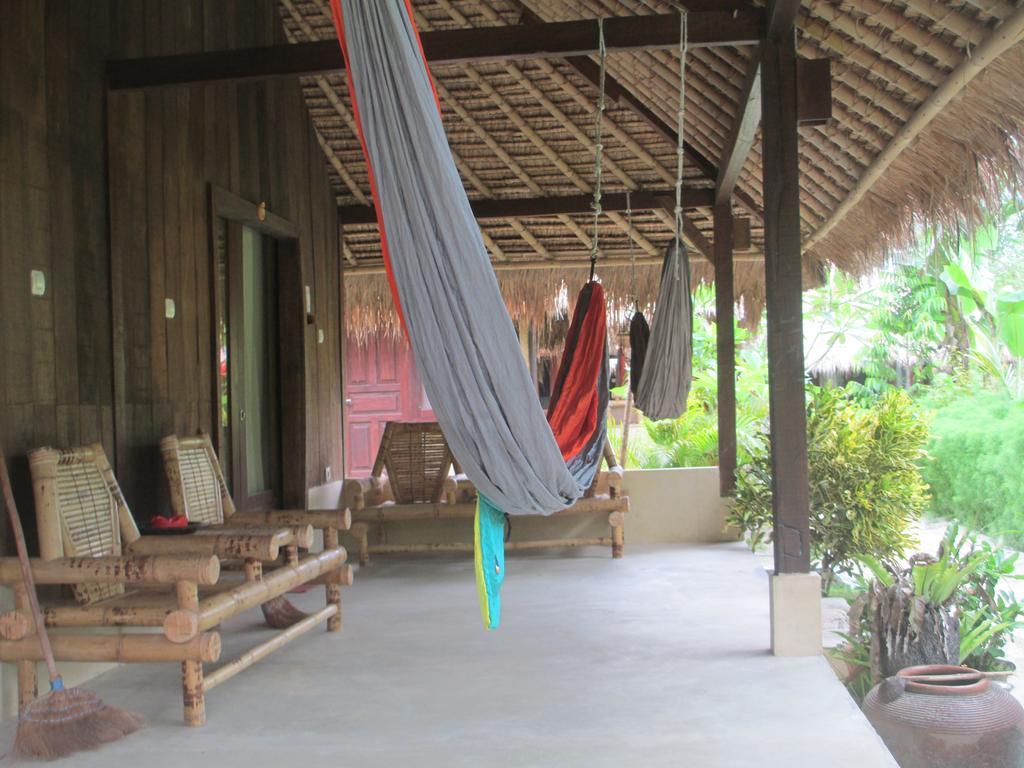 Selong Belanak Bungalows Exterior foto